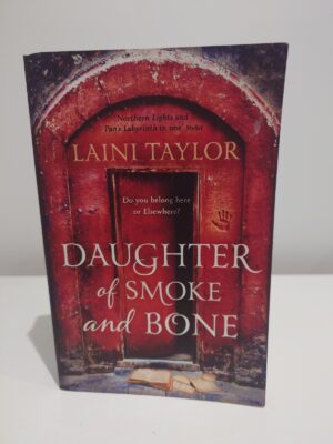Laini Taylor - Daughter of Smoke and Bone